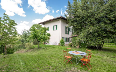 Mainero: Grass, House, Home, Land Lot, Rural Area, Cottage, Lawn, Meadow, Farmhouse, Garden