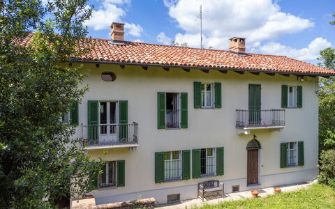 Mainero: House, Residential Area, Home, Land Lot, Door, Cottage, Estate, Lawn, Farmhouse, Balcony