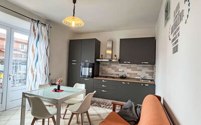 Tra Mare e Collina 435.1: Furniture, Interior Design, Flooring, Floor, Wood, Chair, Ceiling, Room, Table, Kitchen
