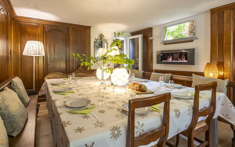 Il Castagneto: Furniture, Interior Design, Table, Dining Room, Chair, Ceiling, Wood, Room, Flooring, Light Fixture
