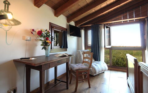 Venice Photobirding, Nature And Culture: Wood, Furniture, Interior Design, Room, Ceiling, Floor, Home, Picture Frame, Hardwood, Wood Stain