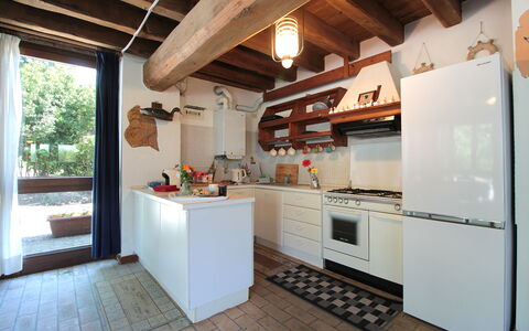 Venice Photobirding, Nature And Culture: Kitchen, Furniture, Interior Design, Flooring, Countertop, Wood, Kitchen Appliance, Ceiling, Major Appliance, Floor