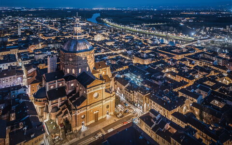 Dafne Suite: Urban Area, City, Bird'S-Eye View, Landscape, Horizon, Roof, Metropolitan Area, Landmark, Dome, Aerial Photography
