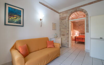 Accommodation:&nbsp;Orange 649.1