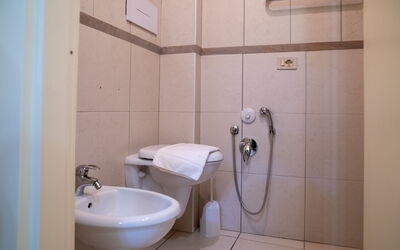 Accommodation:&nbsp;Green 649.2