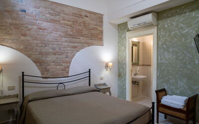 Accommodation:&nbsp;Green 649.2