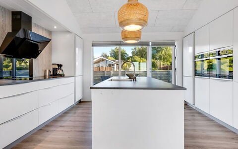 Finulf - 300M from the Sea: Estate, Shade, Driveway, Farmhouse