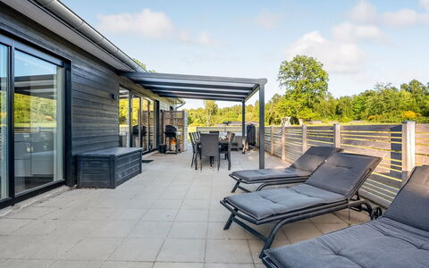 Finulf - 300M from the Sea: Estate, Shade, Driveway, Farmhouse