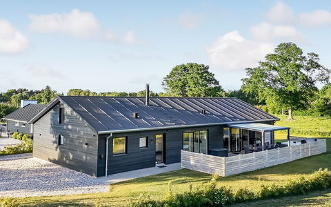 Finulf - 300M from the Sea: Estate, Shade, Driveway, Farmhouse