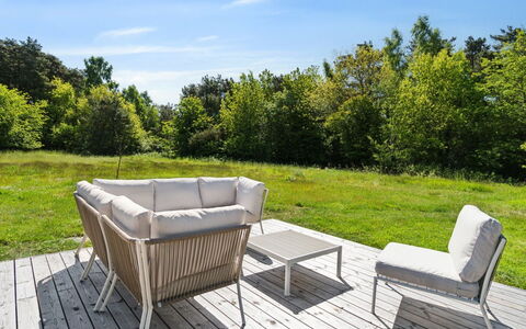 Tove - 350M from the Sea: Wood, Furniture, Apartment, Room, Ceiling, Wood Stain, Chair, Hardwood, Varnish, Lumber