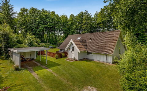Ejvind - 30Km from the Sea: Estate, Shade, Driveway, Farmhouse