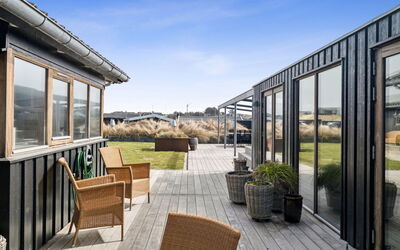Sinika - 100M from the Sea