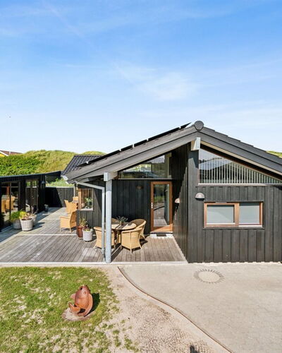Sinika - 100M from the Sea