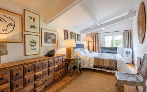 Sainte Honorine: Furniture, Bed, Interior Design, Bedroom, Bedding, Bed Sheet, Floor, Flooring, Wood, Ceiling