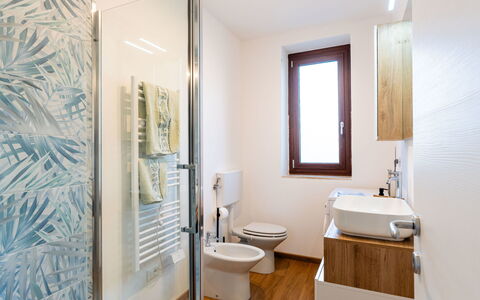 A Tenaia: Flooring, Floor, Interior Design, Bathroom, Plumbing Fixture, Wood, Toilet, Toilet Seat, Bathroom Sink, Sink