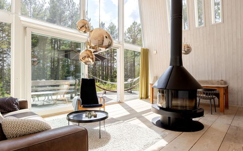 Lagunen Villa 2: Wood, Interior Design, Flooring, Ceiling, Floor, Lighting, Home, Furniture, Living Room, Light Fixture
