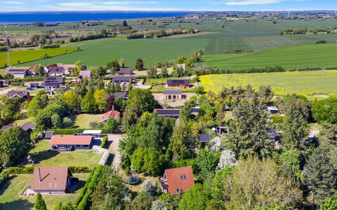 Sunna - 1Km from the Sea: Wood, Flooring, Interior Design, Floor, Furniture, Wood Flooring, Room, Ceiling, Wood Stain, Hardwood