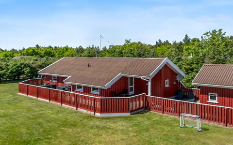 Hans - 1.2Km from the Sea: Wood, Home, Porch, Deck, Hardwood, Roof, Wood Stain, Wood Flooring, Eco Hotel
