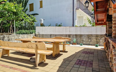 Accommodation:&nbsp;Zora 200.2