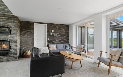 Ung - 460M from the Sea: Wall, Flooring, Wood, Interior Design, Floor, Furniture, Home, Ceiling, Living Room, Wood Flooring