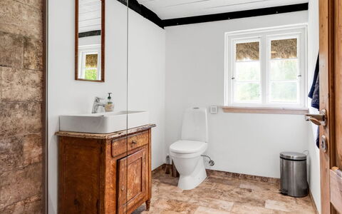 Annabeth - 900M from the Sea: Wall, Flooring, Plumbing Fixture, Wood, Floor, Interior Design, Ceiling, Plumbing, Tap, Bathroom