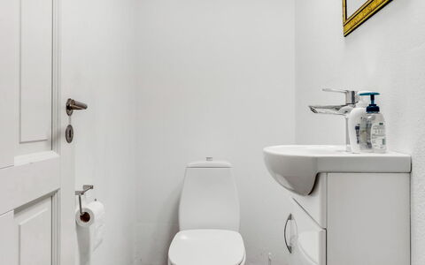 Annabeth - 900M from the Sea: Toilet Seat, Bathroom, Toilet, Plumbing Fixture, Flooring, Interior Design, Floor, Bathroom Sink, Sink, Plumbing