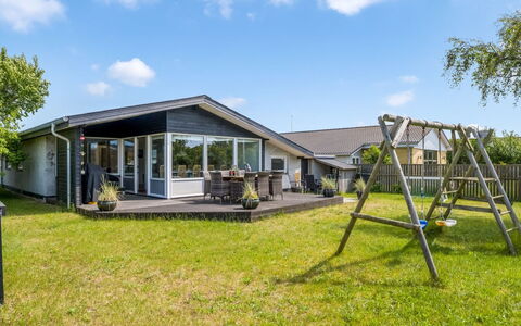 Yardila - 900M from the Sea: Estate, Shade, Driveway, Farmhouse