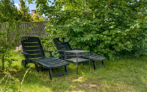 Yardila - 900M from the Sea: Estate, Shade, Driveway, Farmhouse