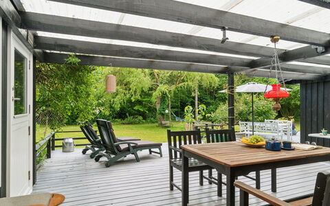 Nette - 100M from the Sea: Wood, Flooring, Interior Design, Floor, Furniture, Wood Flooring, Room, Ceiling, Wood Stain, Hardwood