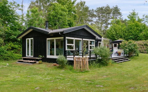 Nette - 100M from the Sea: Wood, Flooring, Interior Design, Floor, Furniture, Wood Flooring, Room, Ceiling, Wood Stain, Hardwood
