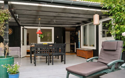 Nette - 100M from the Sea: Wood, Flooring, Interior Design, Floor, Furniture, Wood Flooring, Room, Ceiling, Wood Stain, Hardwood
