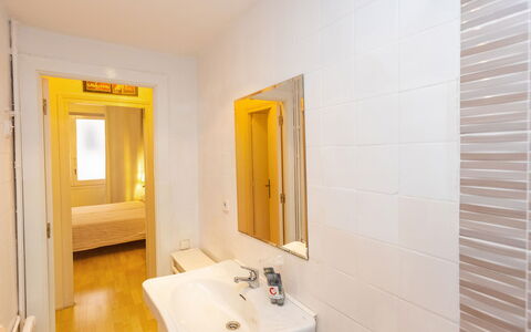 Eixample Dret Corsega Roger Lluria: Mirror, Tap, Bathroom Sink, Sink, Plumbing Fixture, Bathroom, Wood, Building, Interior Design