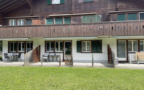 Bergecho Eg Mitte: Cottage, Shade, Lawn, Estate, Yard, Farmhouse, Siding, Villa