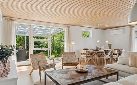 Annabeth - 850M from the Sea: Apartment, Condominium, Estate, Balcony, Villa, Hotel