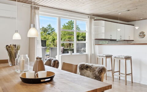 Annabeth - 850M from the Sea: Apartment, Condominium, Estate, Balcony, Villa, Hotel