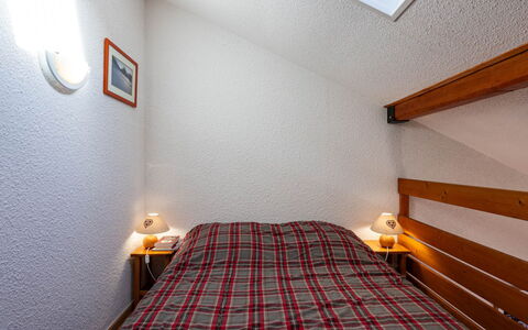 Grand Morillon: Wall, Bedroom, Bed, Wood, Floor, Flooring, Interior Design, Furniture, Ceiling, Bed Sheet