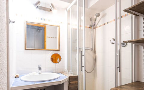 Grand Morillon: Interior Design, Wall, Flooring, Floor, Plumbing Fixture, Wood, Bathroom, Bathroom Sink, Room, Toilet