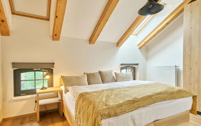 Accommodation:&nbsp;Luxury Mountain Attic with Ac & Netflix 30.1