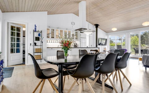 Helin - 800M from the Sea: Estate, Shade, Driveway, Farmhouse