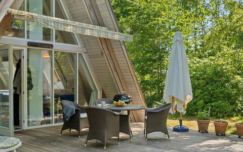 Thrond - 500M from the Sea: Wood, Flooring, Interior Design, Floor, Furniture, Wood Flooring, Room, Ceiling, Wood Stain, Hardwood