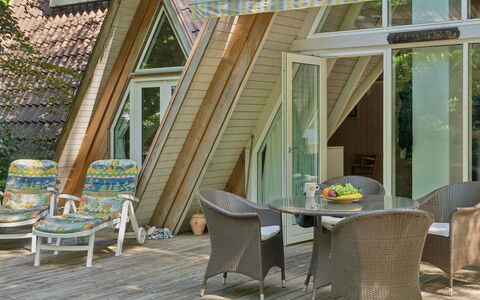Thrond - 500M from the Sea: Wood, Flooring, Interior Design, Floor, Furniture, Wood Flooring, Room, Ceiling, Wood Stain, Hardwood