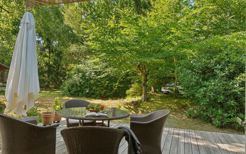 Thrond - 500M from the Sea: Wood, Flooring, Interior Design, Floor, Furniture, Wood Flooring, Room, Ceiling, Wood Stain, Hardwood