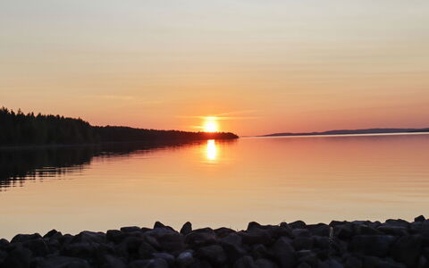 Villa Vulpe: Water Resources, Water, Body Of Water, Horizon, Afterglow, Sunset, Dusk, Orange, Waterway