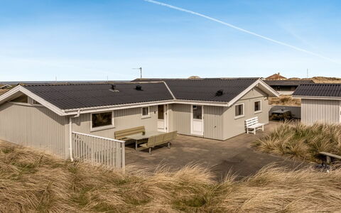 Fridgerd - 300M from the Sea: Building, House, Residential Area, Home, Shrub, Roof, Cottage, Estate, Garden