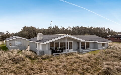 Fridgerd - 300M from the Sea: Building, House, Residential Area, Home, Shrub, Roof, Cottage, Estate, Garden