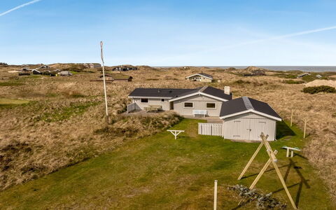 Fridgerd - 300M from the Sea: Building, House, Residential Area, Home, Shrub, Roof, Cottage, Estate, Garden
