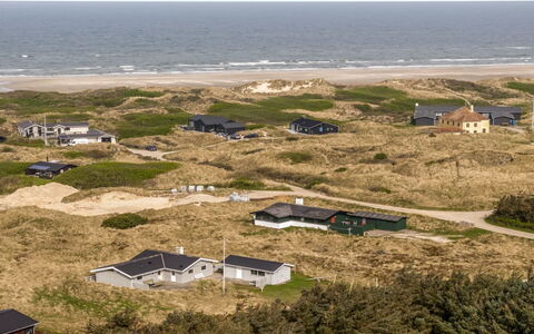 Fridgerd - 300M from the Sea: Building, House, Residential Area, Home, Shrub, Roof, Cottage, Estate, Garden