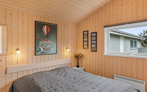 Fridgerd - 300M from the Sea: Wood, Bedroom, Bed, Interior Design, Ceiling, Bed Sheet, Bedding, Bed Frame, Furniture, Floor