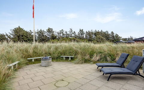 Fridgerd - 300M from the Sea: Landscape, Plant Community, Outdoor Furniture, Coast, Shrubland, Beach, Sand, Outdoor Bench