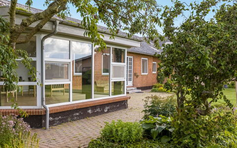 Kukka - 16Km from the Sea: Residential Area, Home, House, Shrub, Door, Estate, Land Lot, Cottage, Garden, Siding